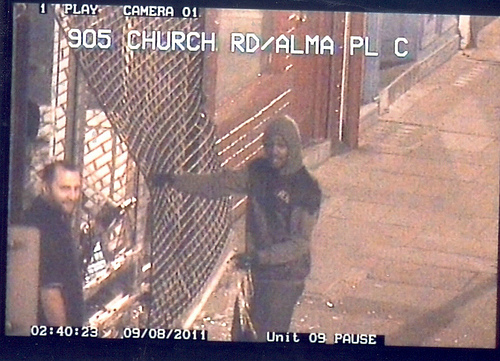 6025489258_86f9b094cc Looting scum