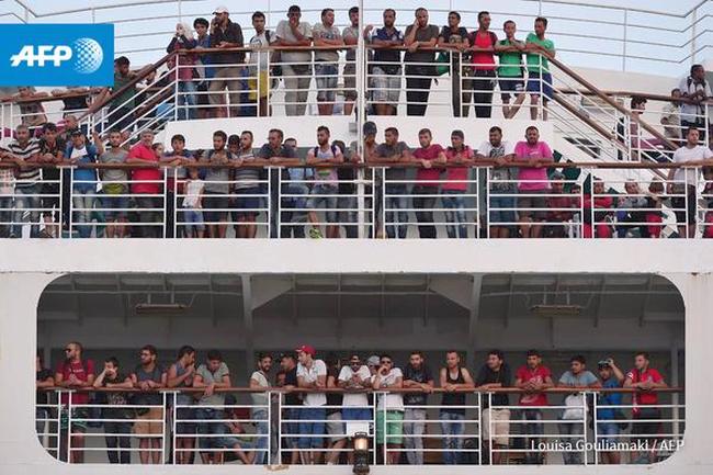 A few thousand more Syrians arrive in Piraeus from Lesbos